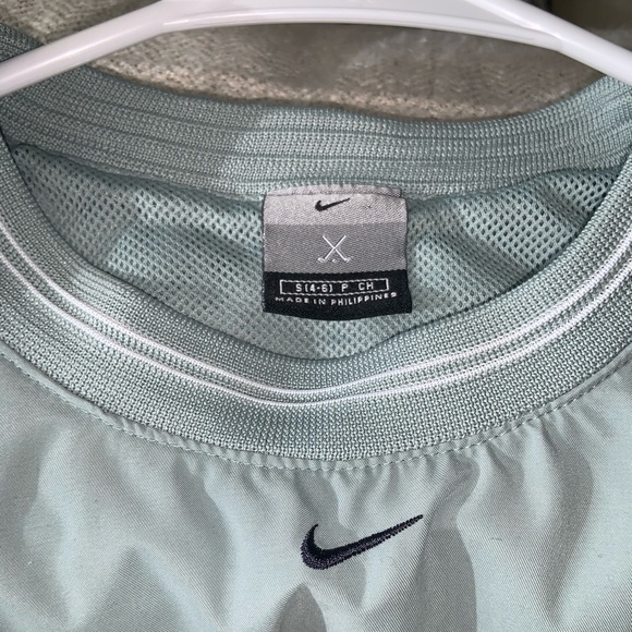 Nike Women’s Activewear | Pullover Crew Neck - Picture 5 of 7